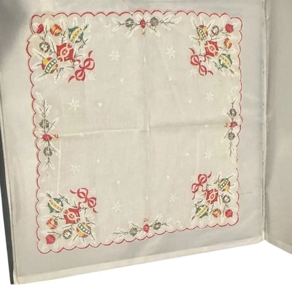 Pair‎ of vintage Christmas napkins